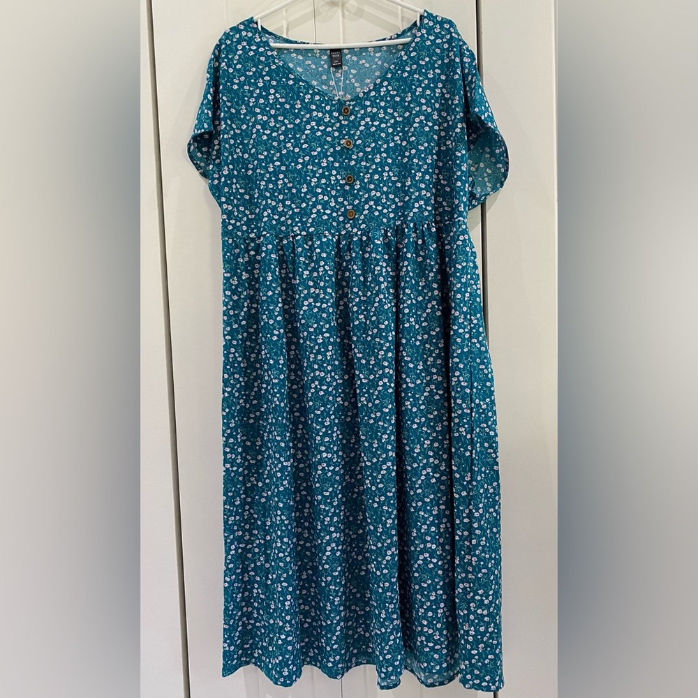 Emery Rose floral dress (NWT)